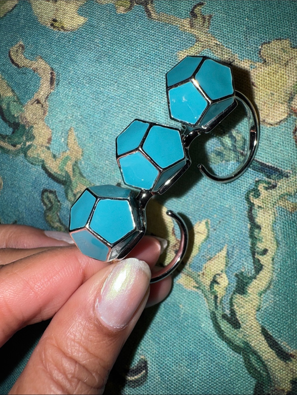 Rebecca Minkoff knuckle ring turquoise-blue enamel pentagonal dodecahedrons